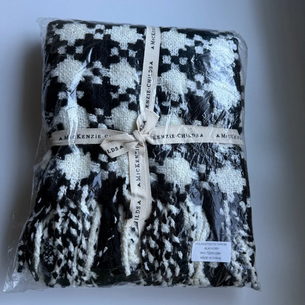 MacKenzie-Childs Black and White Houndstooth Throw - Picture 1 of 8
